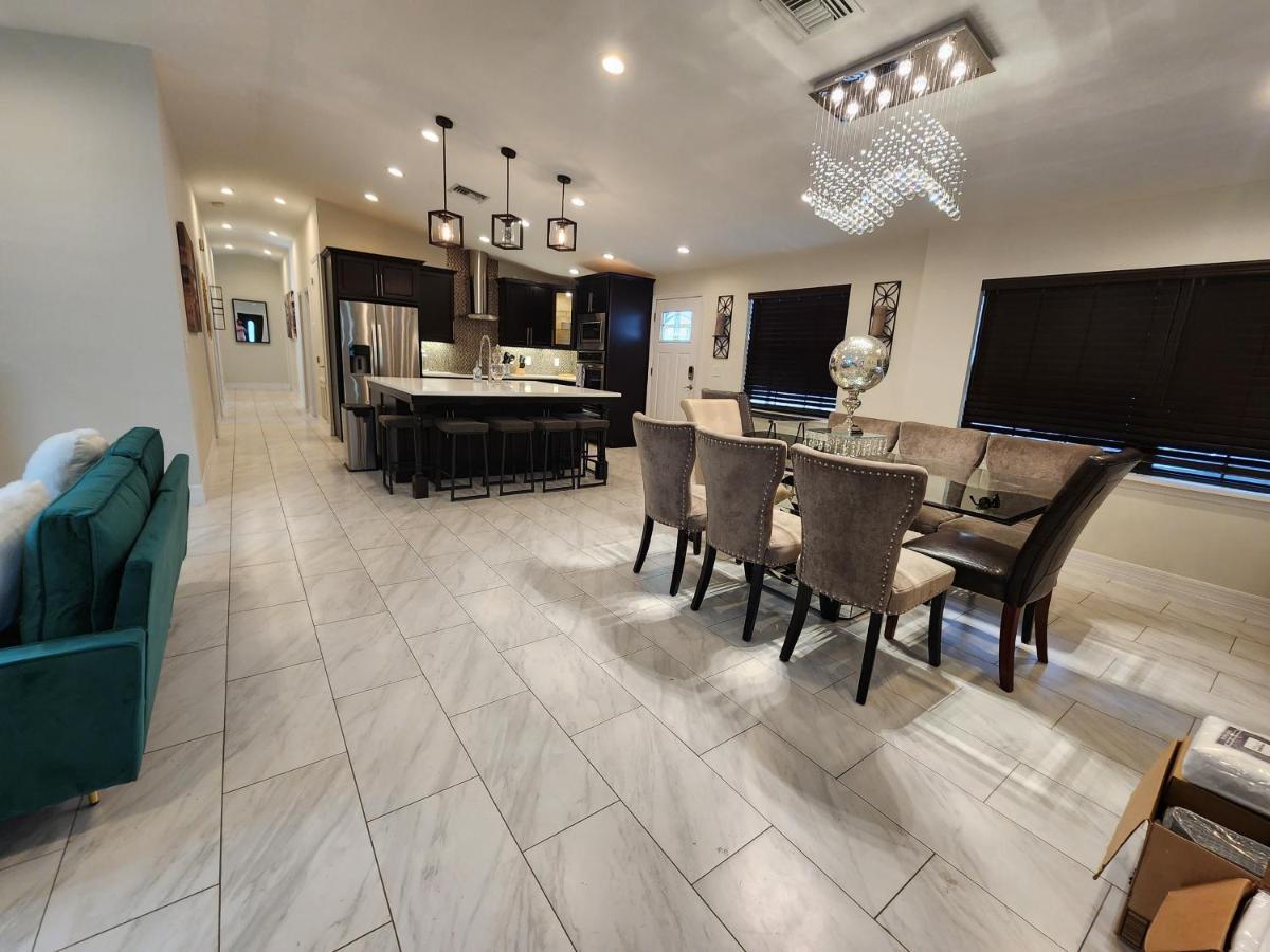The Villa Orlando@College Park. Sleeps16 المظهر الخارجي الصورة