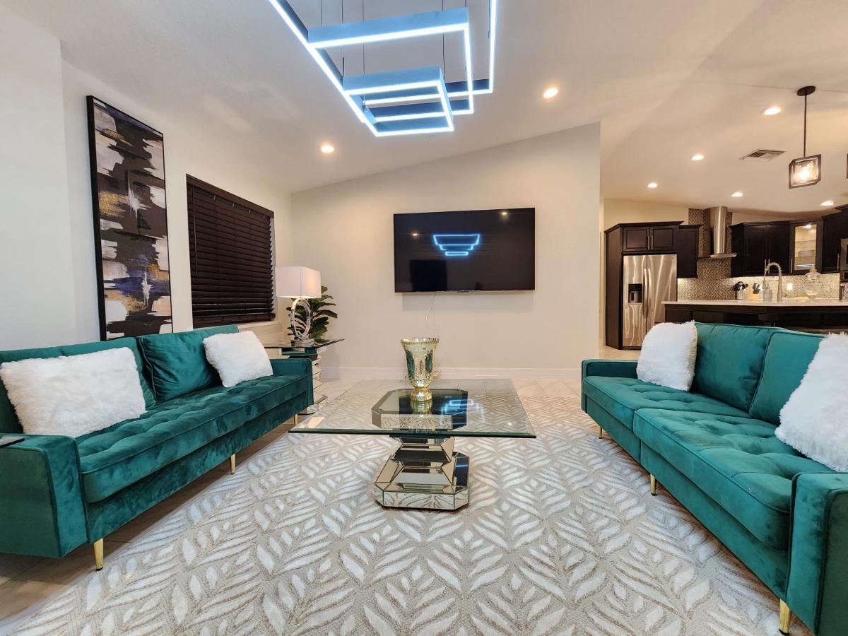 The Villa Orlando@College Park. Sleeps16 المظهر الخارجي الصورة