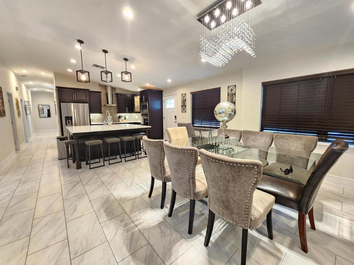 The Villa Orlando@College Park. Sleeps16 المظهر الخارجي الصورة