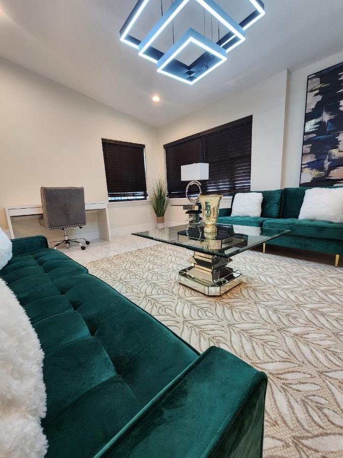 The Villa Orlando@College Park. Sleeps16 المظهر الخارجي الصورة