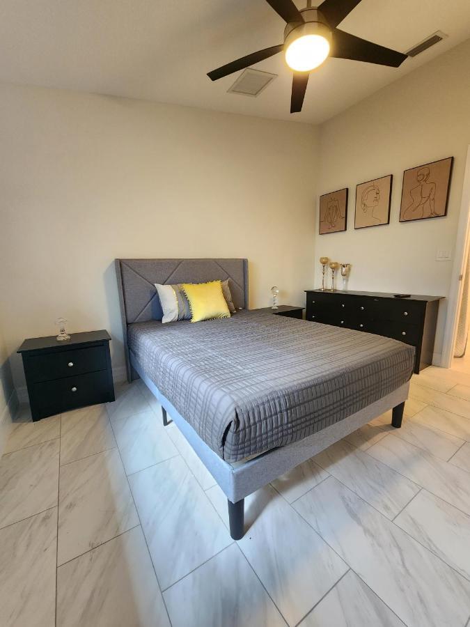 The Villa Orlando@College Park. Sleeps16 المظهر الخارجي الصورة