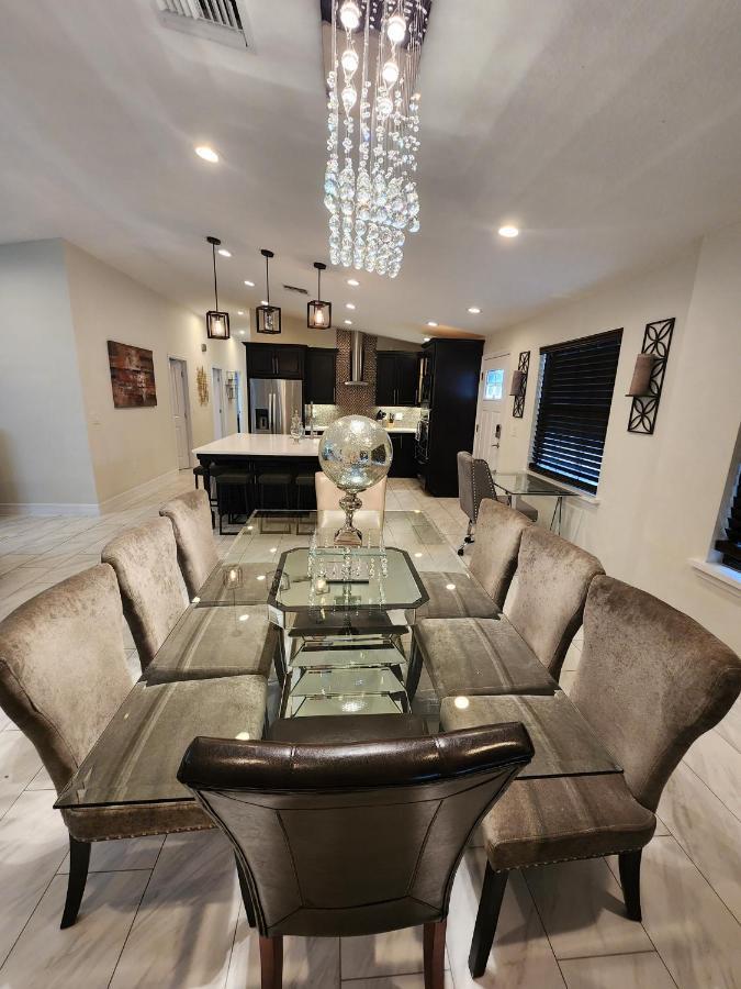 The Villa Orlando@College Park. Sleeps16 المظهر الخارجي الصورة