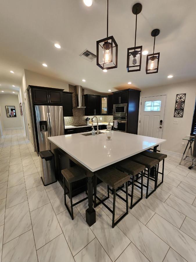 The Villa Orlando@College Park. Sleeps16 المظهر الخارجي الصورة