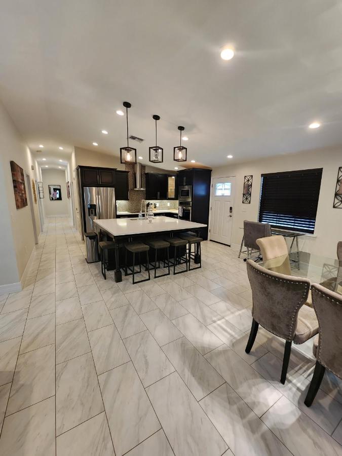 The Villa Orlando@College Park. Sleeps16 المظهر الخارجي الصورة