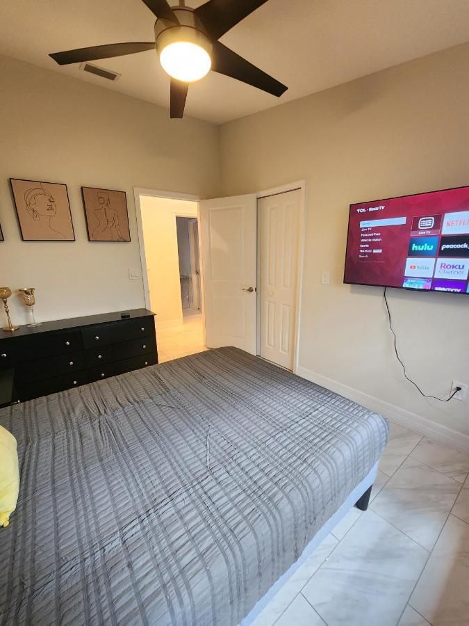 The Villa Orlando@College Park. Sleeps16 المظهر الخارجي الصورة