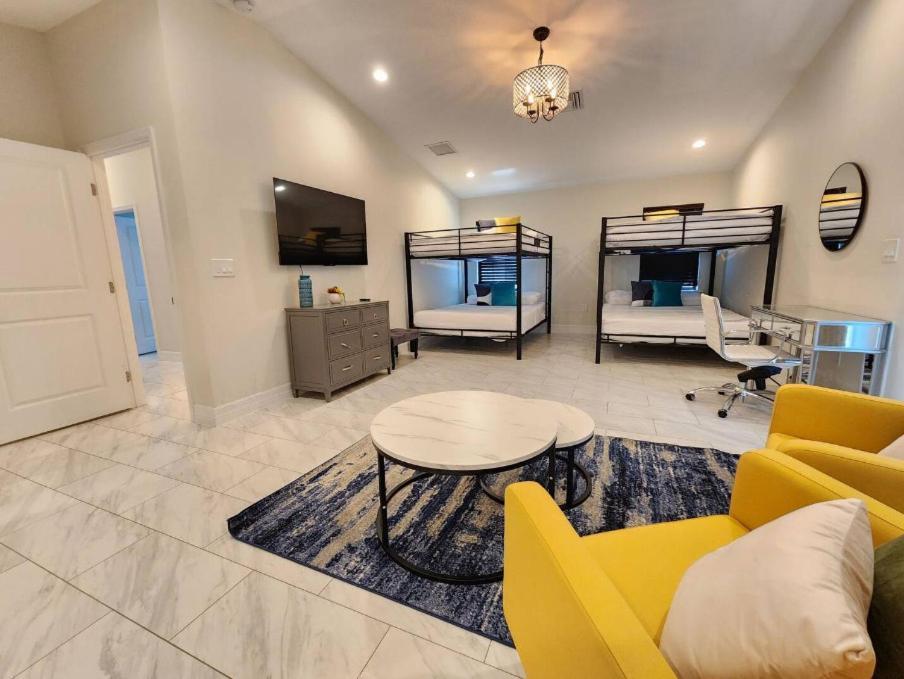 The Villa Orlando@College Park. Sleeps16 المظهر الخارجي الصورة